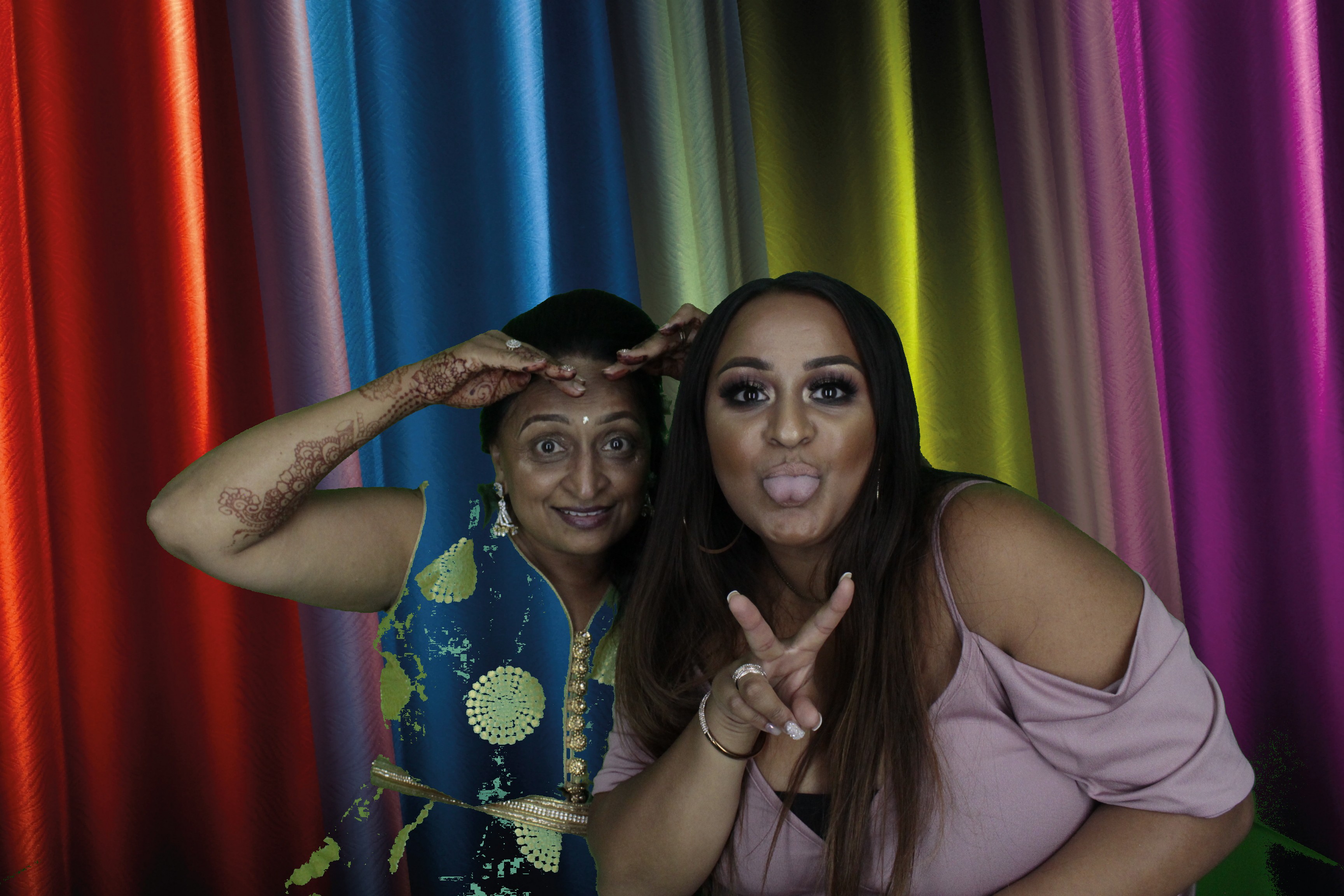 Bhavin & Yasmin’s Wedding | View more photos from the event at gallery.myphotoboothexperience.co.uk/u/MyPhotoBoothExperienceLtd/Bhavin-Yasmin’s-Wedding